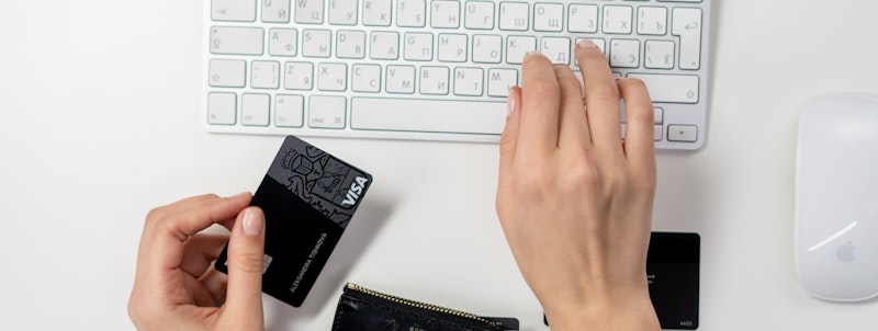Use your bank card or e-wallets when playing in online casinos